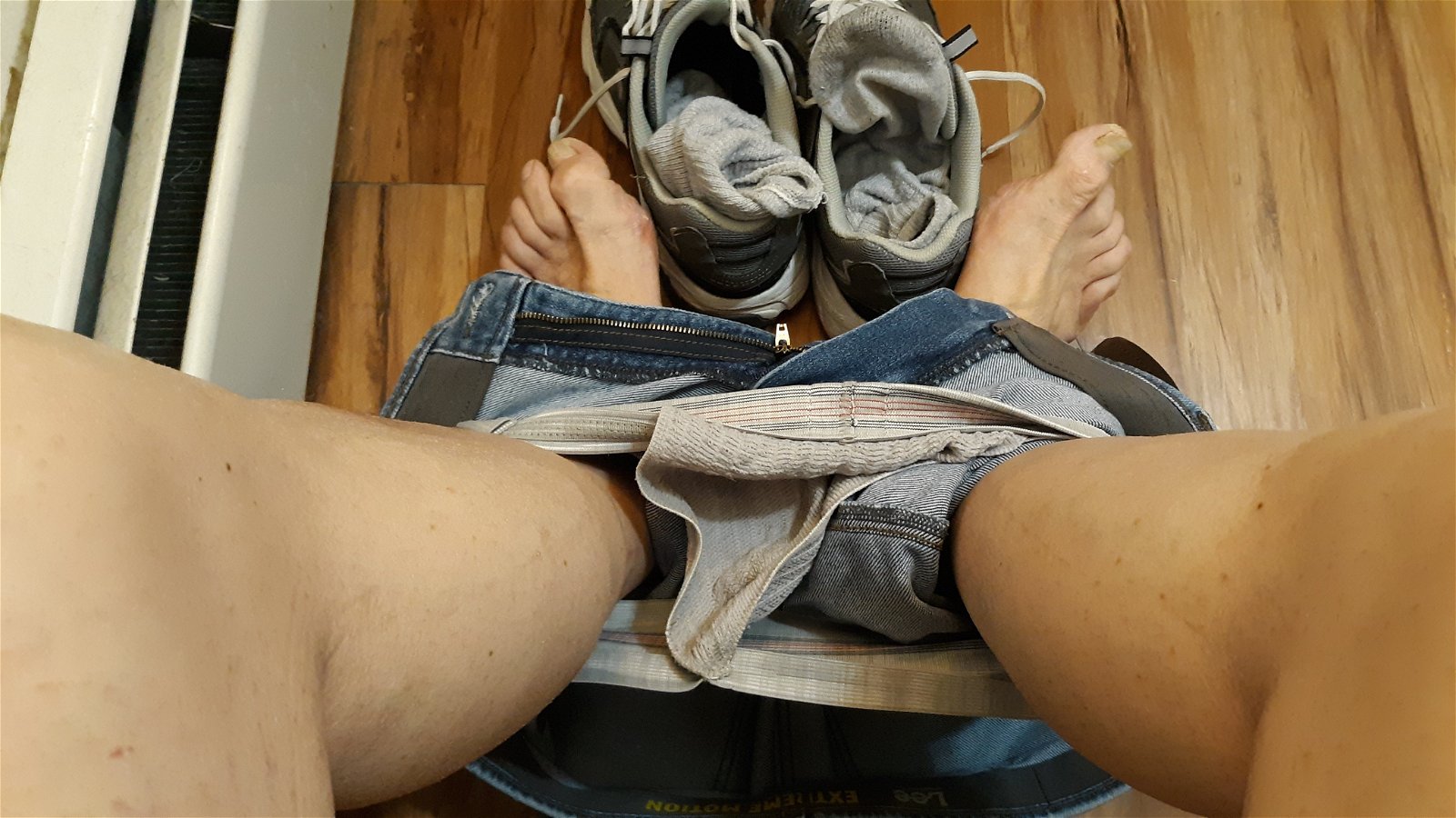 Photo by leslieb54 with the username @leslieb54,  March 18, 2024 at 8:59 PM. The post is about the topic Male feet lovers