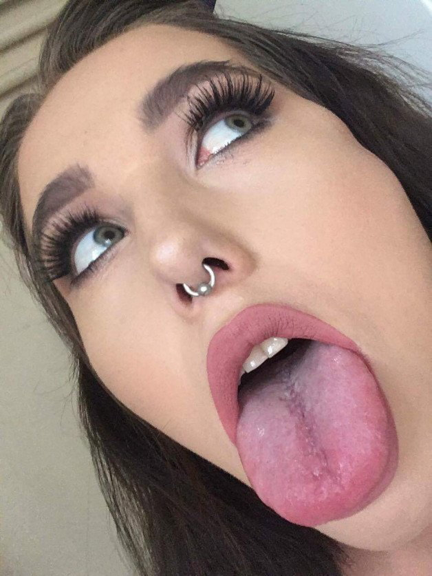 Photo by mariaxo with the username @mariaxo, who is a verified user,  July 11, 2021 at 3:40 PM. The post is about the topic Teen and the text says 'POV - youre cumming on my face hehe 😋🤭'