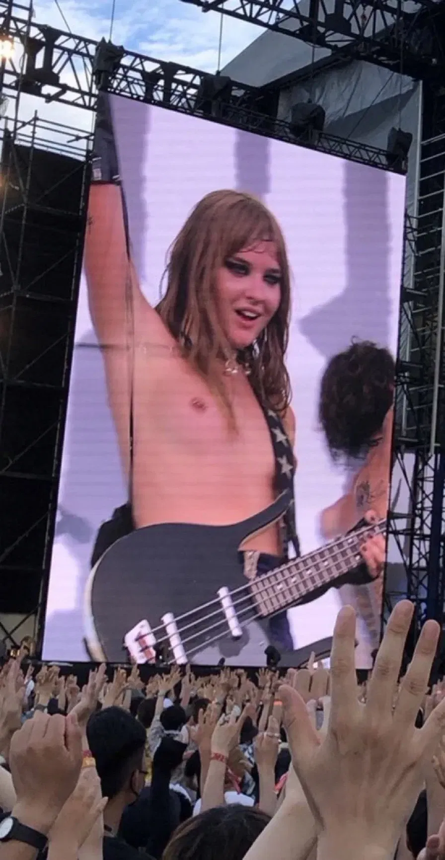 Photo by Blog Tettediferro with the username @tettediferro,  September 10, 2022 at 9:30 AM. The post is about the topic Nude Celebrity and the text says 'Hot #italian bassist from #maneskin Victoria De Angelis showing her big #tits with #pierced nipps'