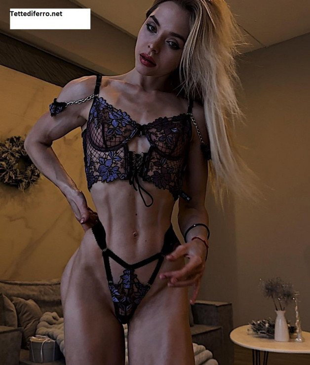 Photo by Blog Tettediferro with the username @tettediferro,  July 23, 2023 at 2:13 PM. The post is about the topic Teen and the text says 'La bellissima modella fitness #italilana #Veronica da Instagram'