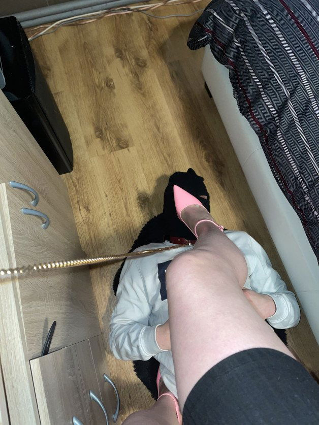 Photo by Footqueen1712 with the username @Footqueen1712,  May 26, 2021 at 5:13 PM. The post is about the topic Foot Worship and the text says 'my slave'