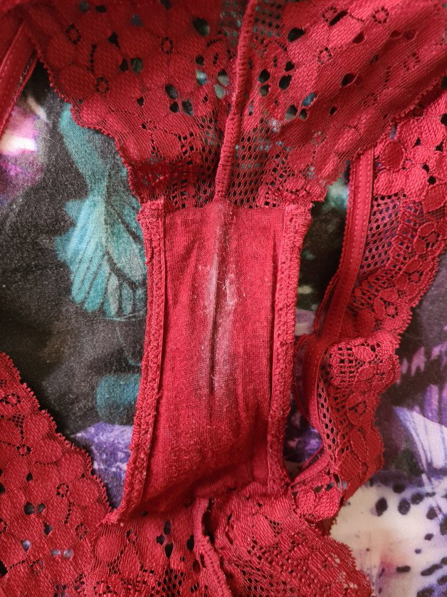 Photo by L Y with the username @PeachyCreamyX,  May 29, 2021 at 10:07 PM. The post is about the topic Panties & Upskirt and the text says 'After a beast session at the gym followed by my cum, wanking over Sharesomes homepage 💦 who wants to sniff them? Follow the #sofiagray link on my page for more info 😘'