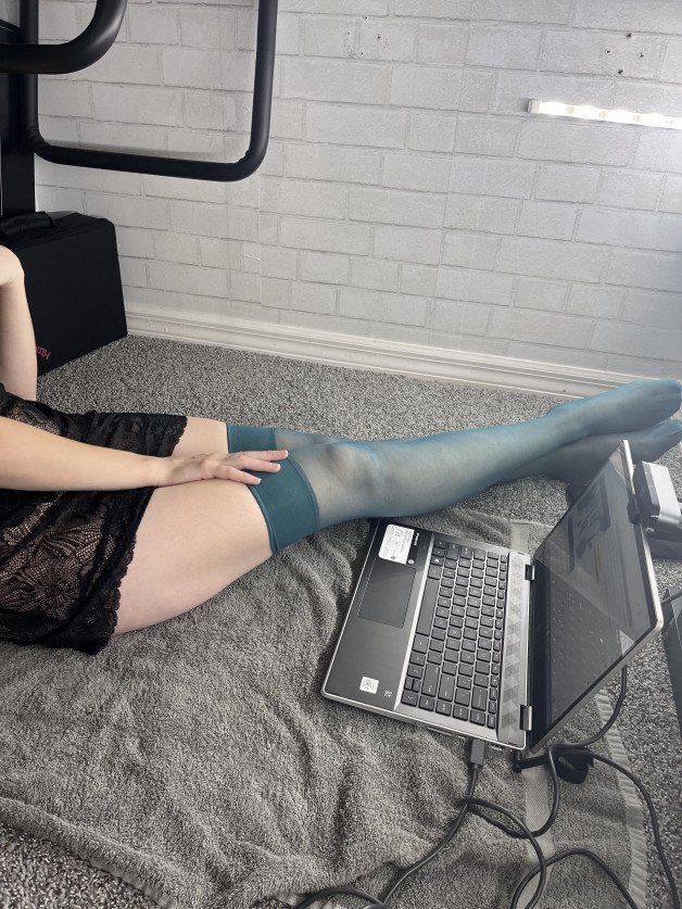 Photo by Selina19963 with the username @Selina19963, who is a star user,  April 15, 2023 at 2:14 AM. The post is about the topic Amateur CamGirls and the text says '🚨LIVE ON CHATURBATE NOW ❤️PRIVATE SHOWS NOW AVAILABLE 💙@selinacumming95'