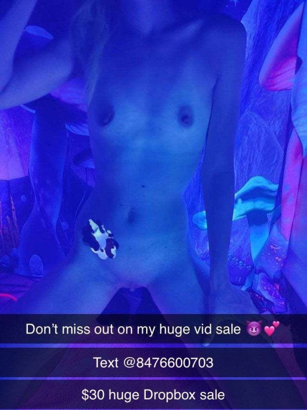 Photo by Selina19963 with the username @Selina19963, who is a star user,  September 18, 2021 at 4:08 AM. The post is about the topic Virginia Beach 757 and the text says 'Huge Dropbox sale , $30 for 102 vids and 500 pics 	
	
Absolutely no meets so please don't ask 	
	
I take square paylink which is a PayPal alternative link down below 	
I also take Cashapp , google pay and Apple Pay ❤️..'