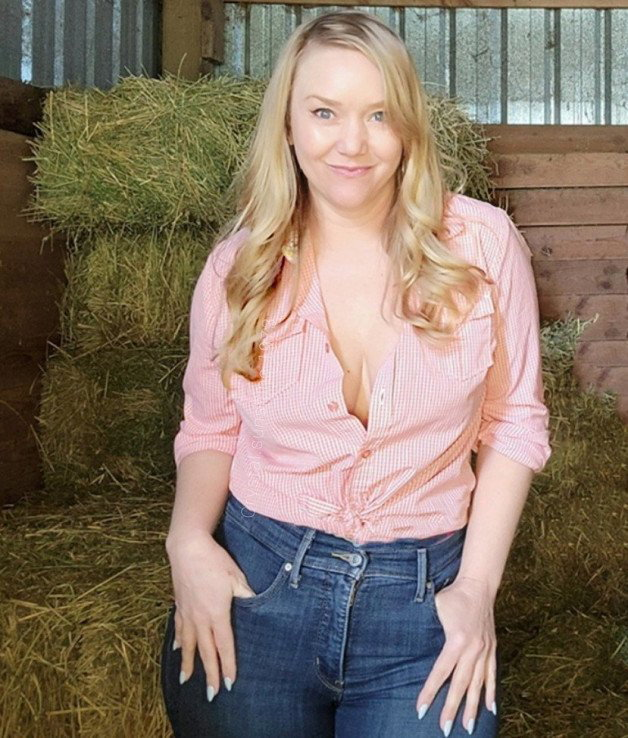 Photo by CrystalSunshine73 with the username @CrystalSunshine73, who is a star user,  March 29, 2022 at 3:54 PM. The post is about the topic MILF and the text says 'Roll in the hay?'