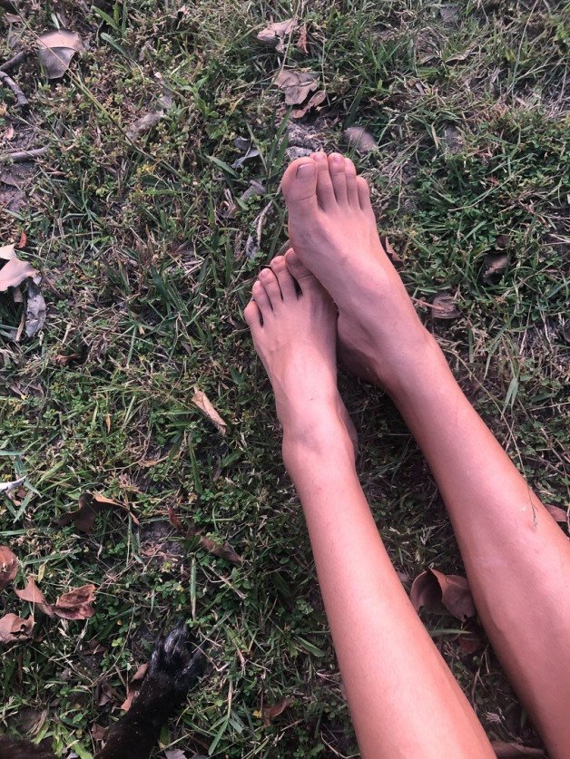 Photo by RiderFloor with the username @riderfloor, who is a star user,  June 30, 2024 at 4:11 PM. The post is about the topic Pretty feet only! and the text says 'Come give me a kiss .. or a few'