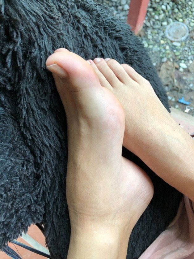 Watch the Photo by RiderFloor with the username @riderfloor, who is a star user, posted on October 14, 2022. The post is about the topic Pretty Feet. and the text says 'Is your woman generous or selfish with her feet? Vote!'
