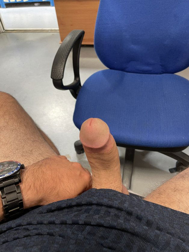 Photo by Englishlad2021 with the username @Englishlad2021, who is a verified user,  August 13, 2021 at 2:02 PM. The post is about the topic Big dicks and the text says 'me'