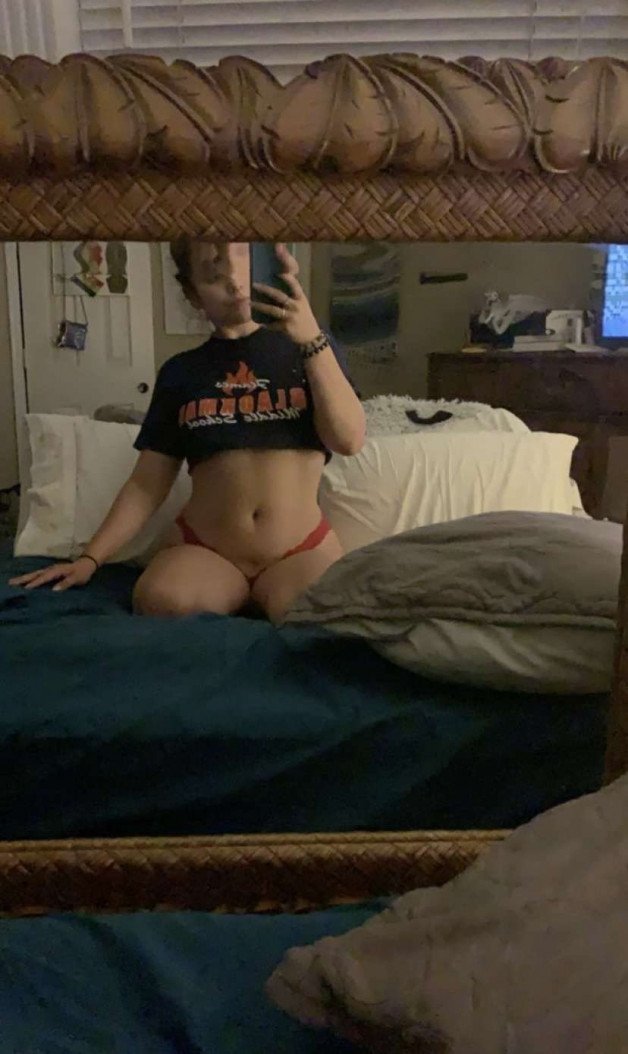 Photo by hailey :) with the username @lulu737, who is a star user,  June 15, 2021 at 4:19 AM. The post is about the topic Amateur and the text says 'Thinking about posting really kinky content for this website 😉☺️. If you guys wanna see some of that and support me along the way, message me😋'