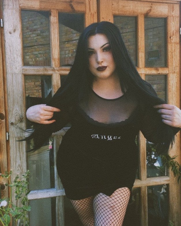 Photo by vile.valentine with the username @vile.valentine,  June 20, 2021 at 9:15 PM. The post is about the topic Goth Girls and the text says 'ur vampire gf'