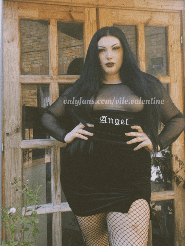 Photo by vile.valentine with the username @vile.valentine,  June 17, 2021 at 12:19 PM. The post is about the topic Goth Girls and the text says 'small titty big booty goth gf'