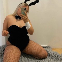 Photo by Abbcrrll with the username @Abbcrrll,  June 17, 2021 at 5:43 PM and the text says 'Check out my OnlyFans ?'