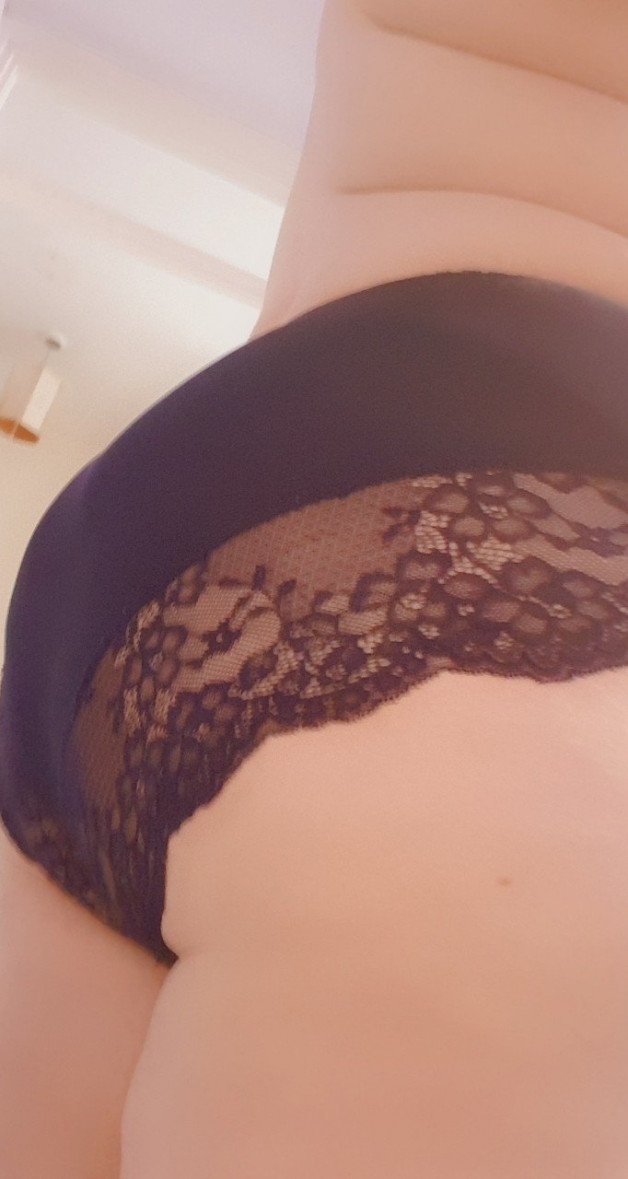 Photo by Bustymilfmelinda with the username @Bustymilfmelinda, posted on June 25, 2021. The post is about the topic MILF and the text says 'my sexy bum'