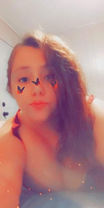 Photo by Stoner.420 with the username @Stoner.420,  July 2, 2021 at 6:35 AM. The post is about the topic Hotwife/Cuckold Snapchat and the text says 'my beautiful boo😝😍 guys im a cuckold what whould yall do to my gf🤔'