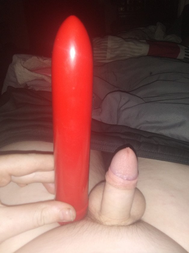 Photo by Smalldickluke with the username @Smalldickluke,  August 22, 2021 at 1:20 AM. The post is about the topic Dildo and the text says 'my faviort toy yes im bi to'