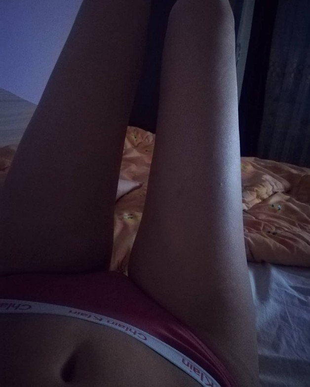 Photo by analsolesslut with the username @analsolesslut,  July 4, 2021 at 11:09 AM. The post is about the topic Amateurs and the text says 'Good morning #legs'