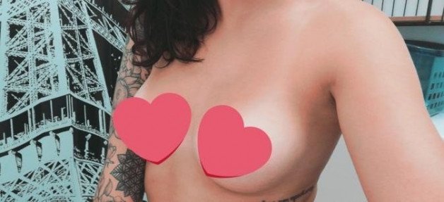 Photo by lanalovexo with the username @lanalovexo,  July 6, 2021 at 2:58 PM. The post is about the topic OnlyFans and the text says 'Come see these cute uncensored tittys on my page xx
Come chat with me I'm lonely 🥺❤️'