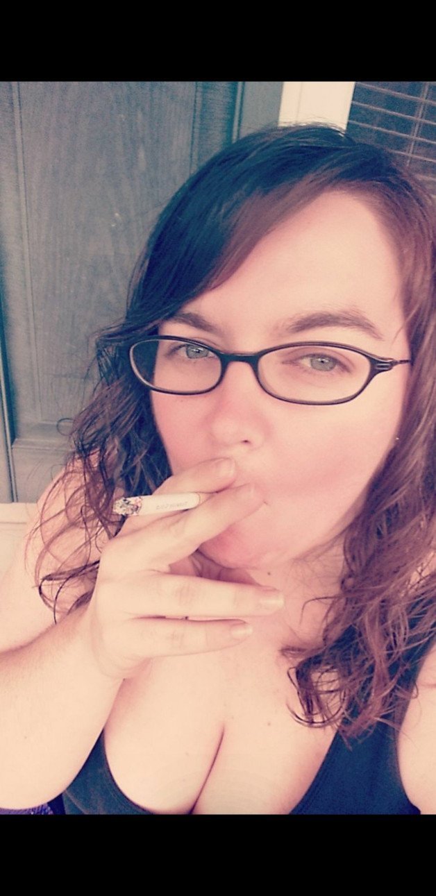 Photo by ENCslutwife with the username @ENCslutwife,  July 15, 2021 at 3:09 AM. The post is about the topic Nude Smoking Women