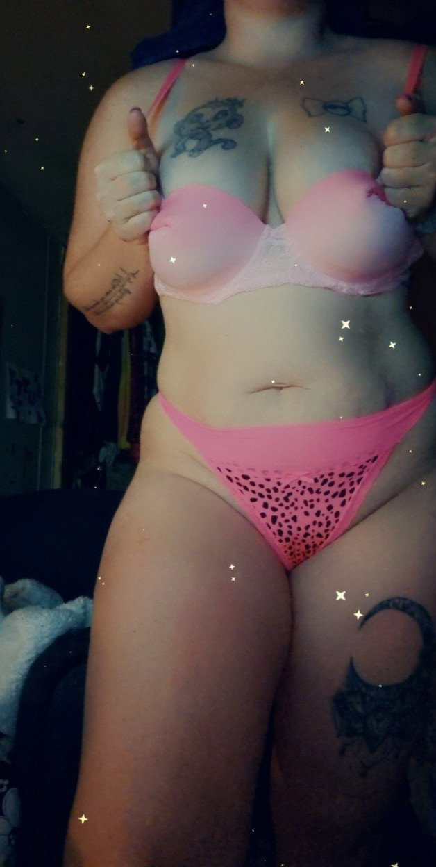 Photo by Thiccpinkpeach with the username @Thiccpinkpeach, who is a star user,  August 7, 2021 at 5:09 AM. The post is about the topic Amateurs and the text says 'wanna see more uncovered message me or follow my onlyfans'