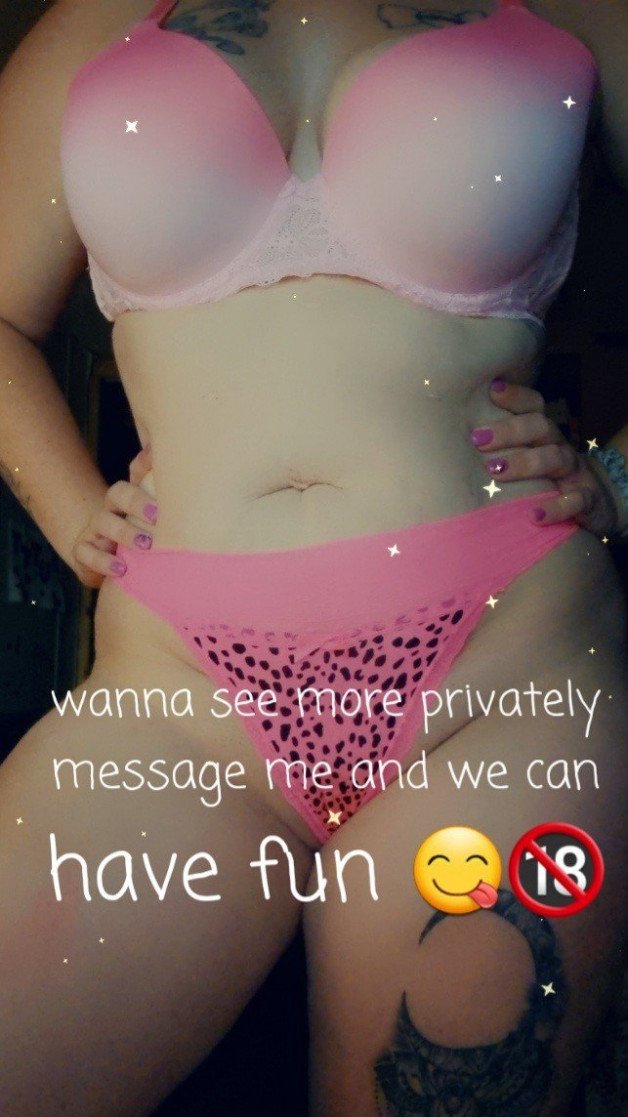 Photo by Thiccpinkpeach with the username @Thiccpinkpeach, who is a star user,  August 7, 2021 at 12:33 PM and the text says 'cum play'