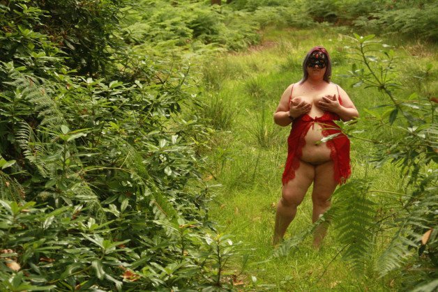 Photo by bunnypussy with the username @bunnypussy,  August 20, 2021 at 7:29 AM. The post is about the topic BBW and the text says 'Outdoors in forest'