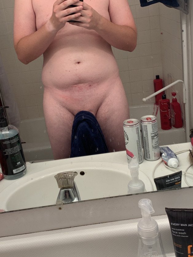 Photo by golfer810 with the username @golfer810,  July 20, 2021 at 12:30 AM. The post is about the topic Amateur selfies and the text says 'if you need a towel rack i got you covered😜😜'