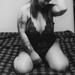 Watch the Photo by Thiccmomma with the username @Thiccmomma, posted on February 3, 2022. The post is about the topic Amateurs. and the text says 'Happy thirsty thursday 😈💦👅'