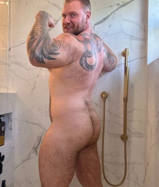 Photo by BubbleButtSir with the username @BubbleButtSir, who is a verified user,  March 20, 2024 at 6:55 AM and the text says 'I get so so horny off beefy muscle men. DAMN'
