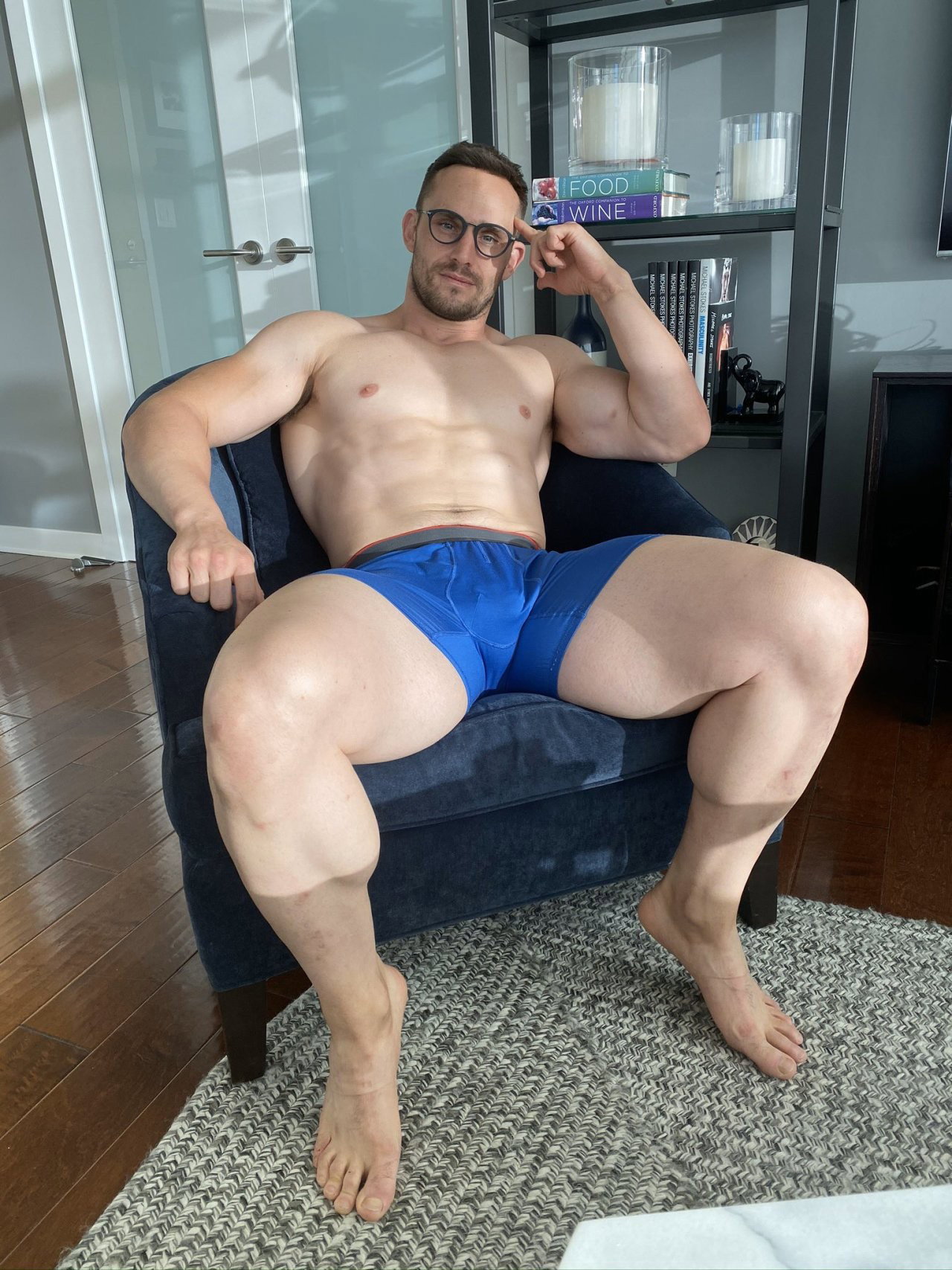 Photo by BubbleButtSir with the username @BubbleButtSir, who is a verified user,  January 13, 2021 at 8:35 AM and the text says 'You can choose, suck Musclegeek Daddy's dick, or lick Musclegeek Daddy' s Ass?'