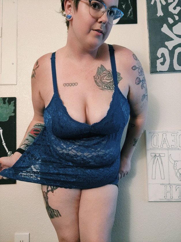 Photo by TraumaDrama with the username @TraumaDrama, who is a star user,  July 23, 2021 at 11:27 AM. The post is about the topic Curvy and the text says 'Lace and pale skin'