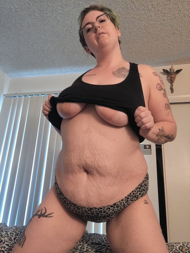 Photo by TraumaDrama with the username @TraumaDrama, who is a star user,  July 23, 2021 at 3:29 AM. The post is about the topic Beautiful Breasts and the text says 'Stay thirsty this Thursday'