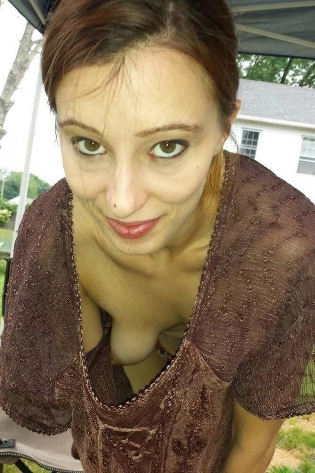 Photo by derw 00000 with the username @derw_00000,  March 12, 2024 at 4:44 AM. The post is about the topic Side-boob & downblouse