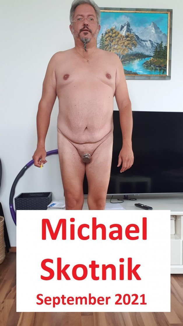 Photo by michael skotnik with the username @michael_skotnik,  October 4, 2021 at 8:32 AM. The post is about the topic SPH Small Penis Humiliation and the text says 'Mikropenis Michael Skotnik brandneu - Aug. und Sept. 2021'