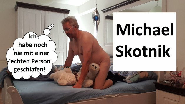 Photo by michael skotnik with the username @michael_skotnik,  July 28, 2021 at 7:58 AM. The post is about the topic SPH Small Penis Humiliation and the text says 'Mikropenis Mann Michael Skotnik'