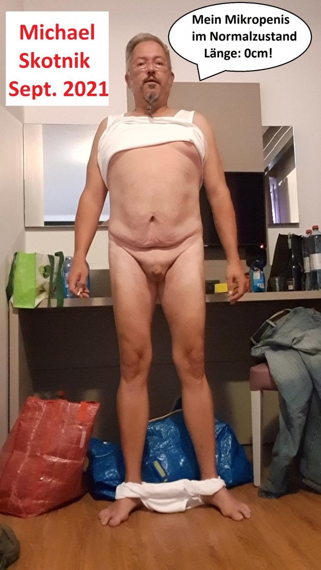 Album by michael skotnik with the username @michael_skotnik,  October 4, 2021 at 8:32 AM. The post is about the topic SPH Small Penis Humiliation and the text says 'Mikropenis Michael Skotnik brandneu - Aug. und Sept. 2021'