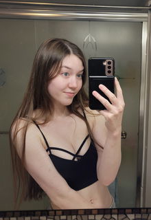 Photo by Jade with the username @Jade-Love, who is a star user,  March 27, 2022 at 1:09 PM and the text says 'No makeup 🙈
#nomakeup #naturalbeauty #mirrorselfie #young #pretty #petite #small #allnatural'