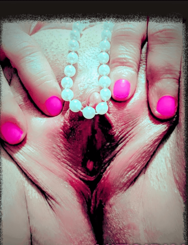 Photo by Hitgirly with the username @Hitgirly, who is a verified user,  May 24, 2023 at 8:00 PM. The post is about the topic Spread Pussy & Assholes and the text says 'Who wants to stroke my pearl?'