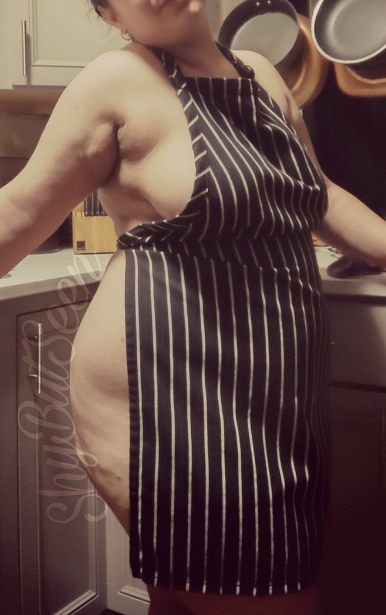 Photo by Shybutseen with the username @Shybutseen, who is a star user,  September 1, 2021 at 10:32 PM. The post is about the topic Apron Love and the text says 'dont forget to kiss the cook! 😘'