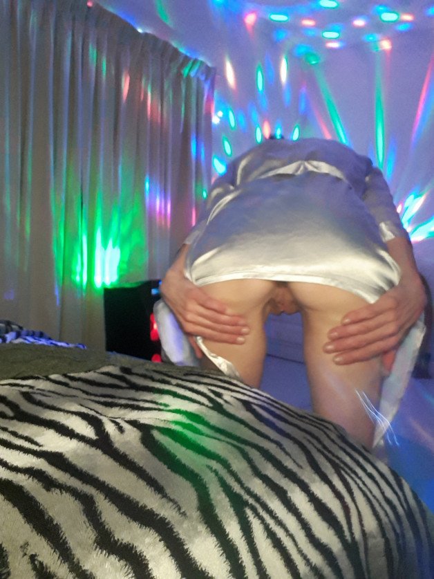 Album by Melbell with the username @Melbell, who is a verified user,  August 15, 2021 at 1:10 PM. The post is about the topic Pussy and the text says 'oh i just made some hot vids of shaving my pussy ... head over and subscribe free to my only fans page xxx'