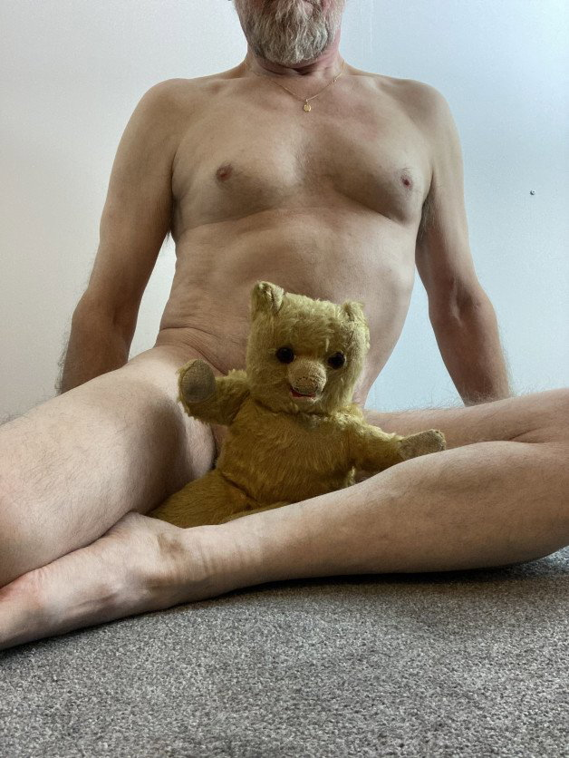 Photo by EngenuoustheExile with the username @EngenuoustheExile,  January 8, 2022 at 7:24 AM. The post is about the topic Something for the Weekend and the text says 'Bear with me (For J )'