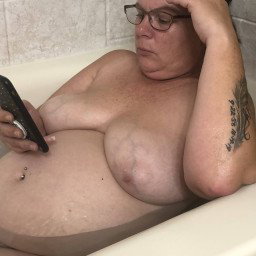 Shared Photo by Mypapabear1105 with the username @Mypapabear1105,  August 19, 2021 at 6:17 PM and the text says 'Wife in the tub'