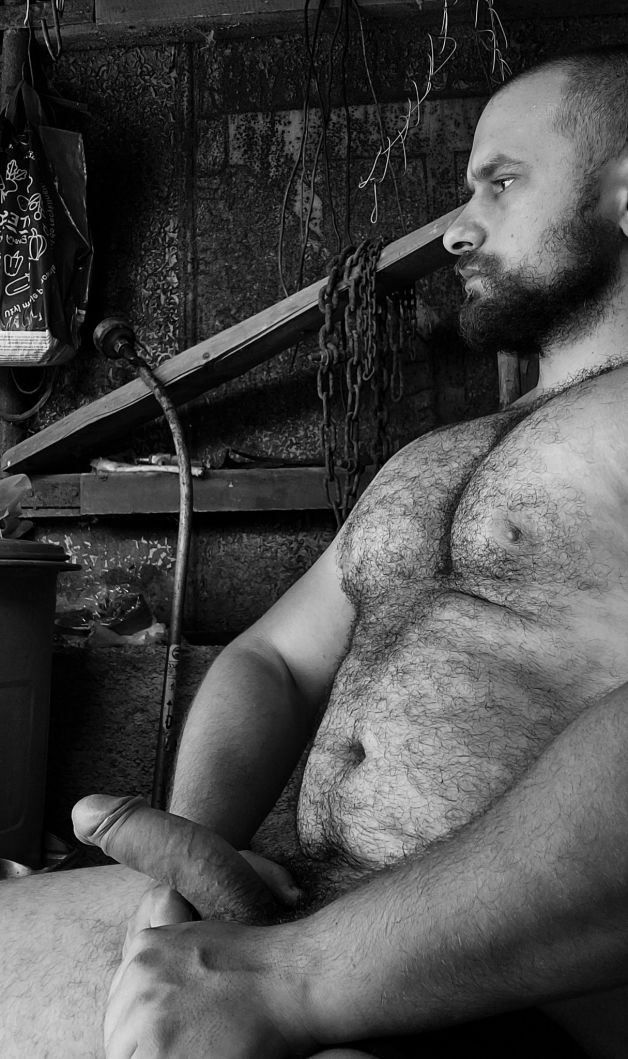 Photo by Ultra-Masculine-XXX with the username @Ultra-Masculine-XXX,  November 8, 2022 at 7:25 AM. The post is about the topic Gay Bears and the text says 'Feri1993 #Feri1993 #hairy #muscle #bear #beard'