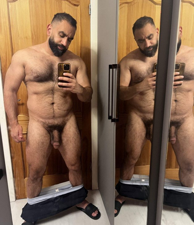 Photo by Ultra-Masculine-XXX with the username @Ultra-Masculine-XXX,  August 25, 2023 at 12:29 AM. The post is about the topic Gay Bears and the text says 'WakeBakeStimulate #WakeBakeStimulate #hairy #muscle #bear #beard'