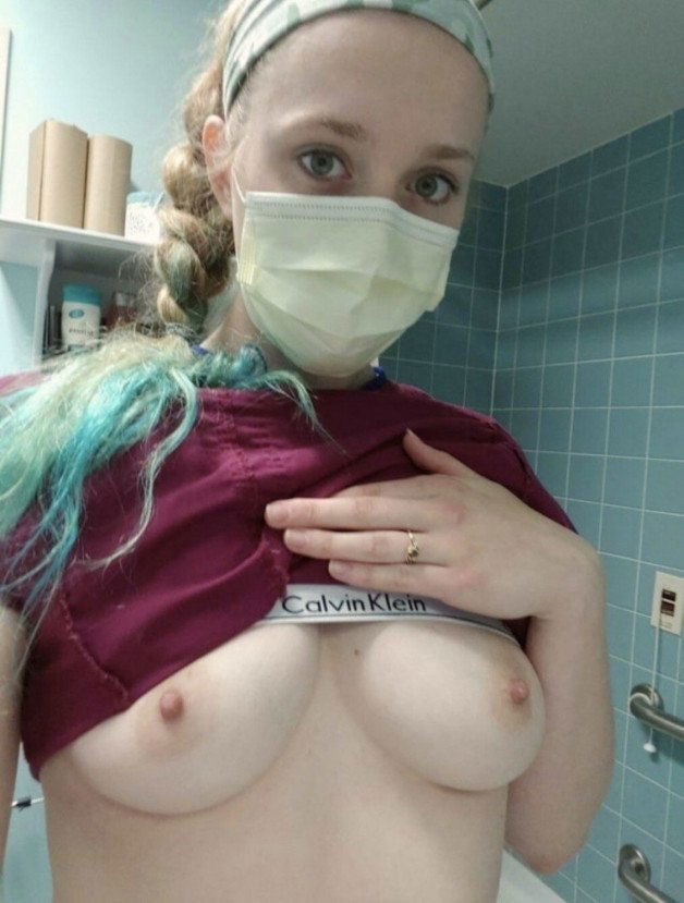 Photo by 2021SS with the username @2021SS,  August 27, 2021 at 5:02 AM. The post is about the topic Real Nurses