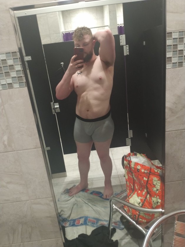 Photo by stonerguy95 with the username @stonerguy95, who is a verified user,  July 10, 2023 at 2:20 AM and the text says 'one of my most recent gym progress pics'