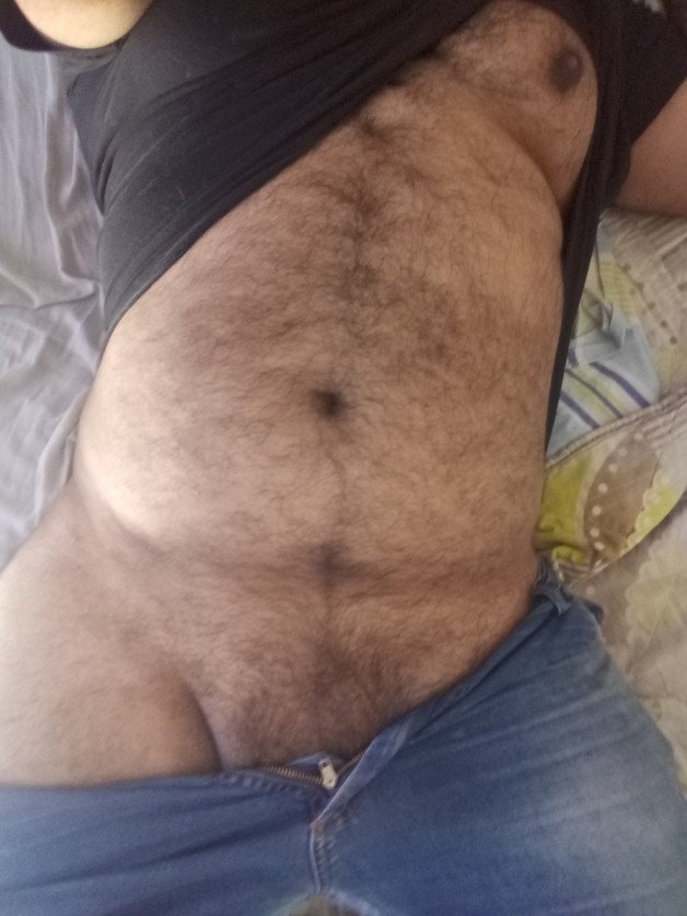 Photo by Jorge Elias with the username @George91,  September 17, 2021 at 7:29 PM. The post is about the topic Hairy men