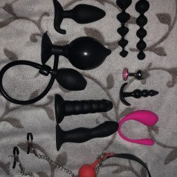 Photo by Lola's Kinks with the username @lolaskinks, who is a verified user,  November 1, 2021 at 1:01 PM. The post is about the topic Amateurs and the text says 'Thats my Toys and Leather collection, let me know how you would put them to good use on me😋😏'