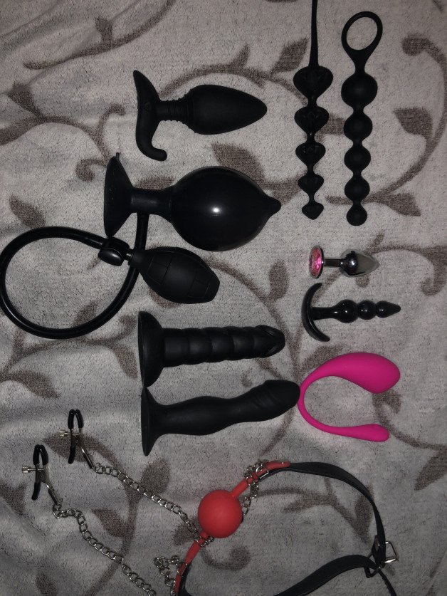 Photo by Lola's Kinks with the username @lolaskinks, who is a verified user,  November 1, 2021 at 1:01 PM. The post is about the topic Amateurs and the text says 'Thats my Toys and Leather collection, let me know how you would put them to good use on me😋😏'