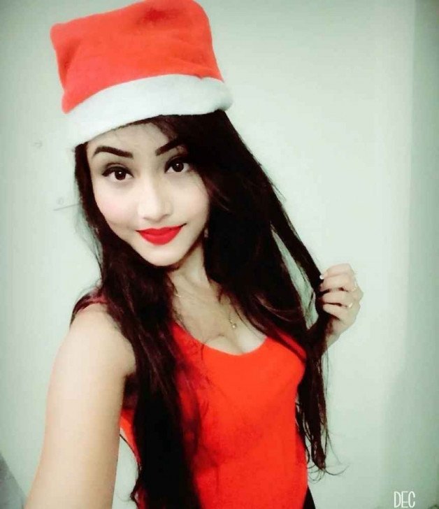 Photo by DSCLiveChat with the username @DSCLiveChat, who is a brand user,  December 22, 2023 at 12:31 PM and the text says '🎄 Pre-Christmas Special Deal! 
🌟 Exclusive festive offer! Connect with your favourite models on voice n video chat.

💫 Bonus Tokens on every purchase – limited time!
🔗 Enjoy the best cam shows ever by DSC models on >>..'