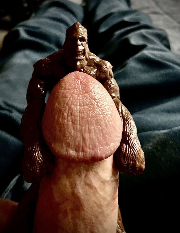 Photo by Sikontol with the username @Sikontol,  March 28, 2024 at 12:53 PM. The post is about the topic Cock Heads and the text says 'Big Foot likes to hug
 #cock #funny'